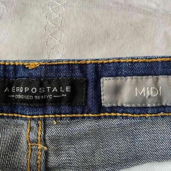 Aeropostale Midi Women's Denim Rolled Hem Ripped Jean Shorts Size 2 - Picture 2 of 12